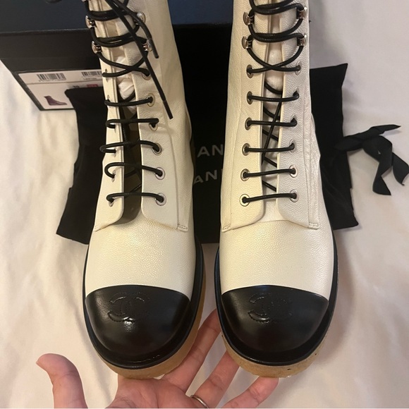 New Chanel Classic Lace Up Boots 39 Pearlized Grained Calfskin Cap Toe Combat - Picture 7 of 15